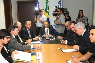 Governador garante novo presídio e segurança no campus da Ufal em Arapiraca 