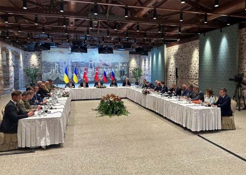 Diálogo entre Rússia e Ucrânia tem impasses e sugestão de encontro entre Putin e Zelensky