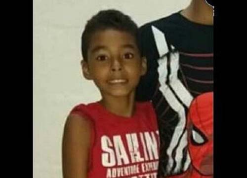 Família de Rhaniel diz que a criança teve pulsos, dentes e pescoço quebrados