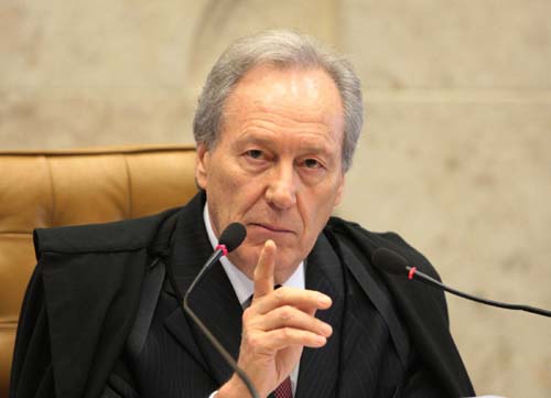STF forma maioria para garantir que Estados possam comprar vacinas em caso de falta de doses