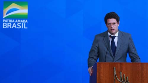 Investigações no STF e pressões internacionais pesaram na demissão de Salles