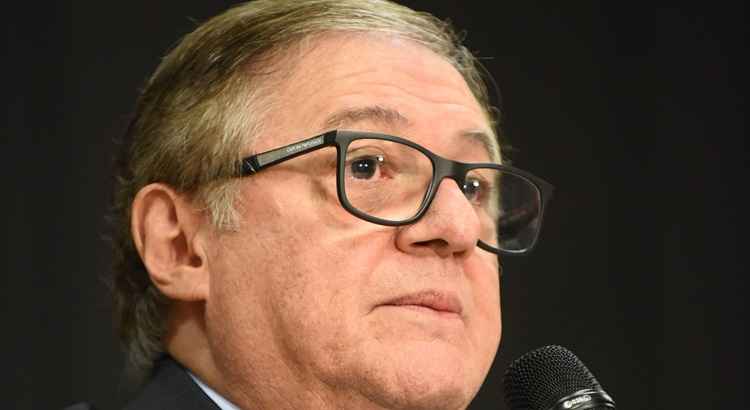 Grupo de escolas de elite divulga carta com críticas ao ministro da Educação