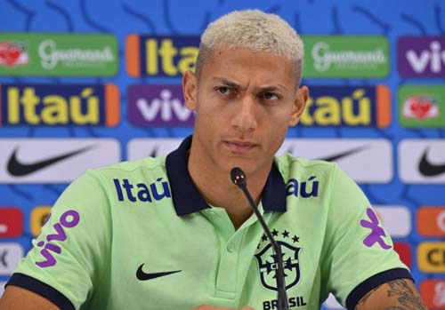 Herói na estreia da Copa, Richarlison se solidariza com vítimas de ataque em escola no ES: ‘Impossível de acreditar’