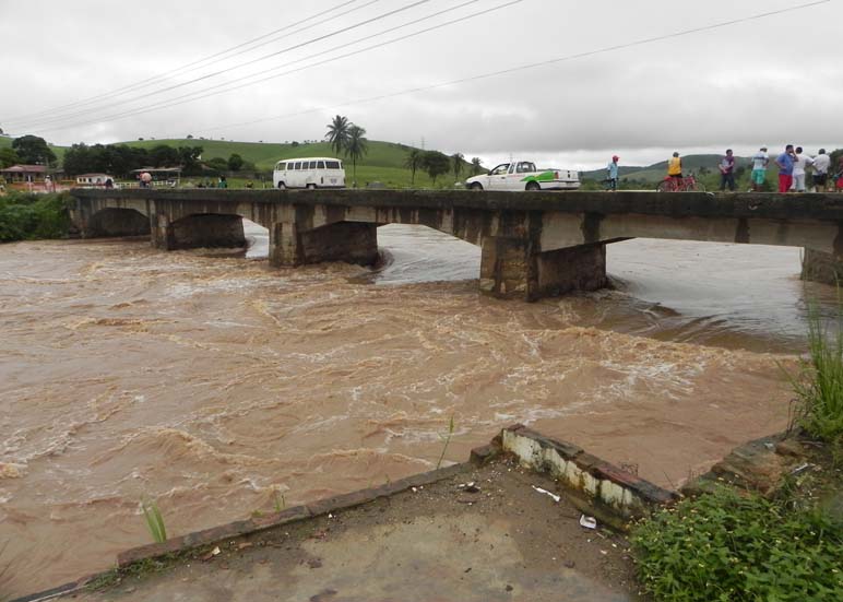 Rio Mundaú deve transbordar durante a madrugada, alerta Semarh