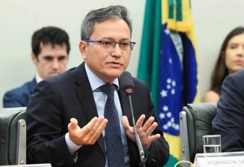 Fake news sobre Pix beneficiou crime organizado, afirma secretário da Receita