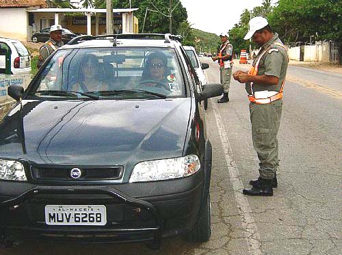 Rodovias registram movimento tranquilo no início do 'feriadão'