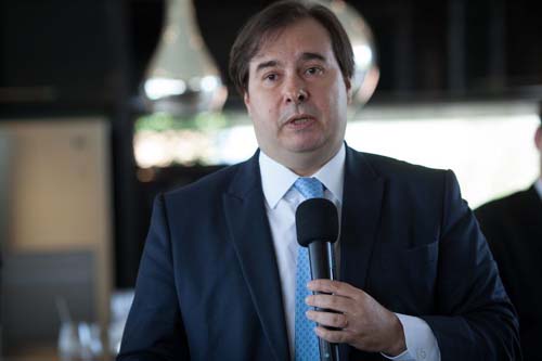 “Acabou esse assunto”, diz Rodrigo Maia sobre retorno da CPMF