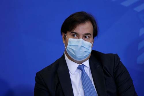 Maia se coloca à disposição de Doria para ajudar a resolver 