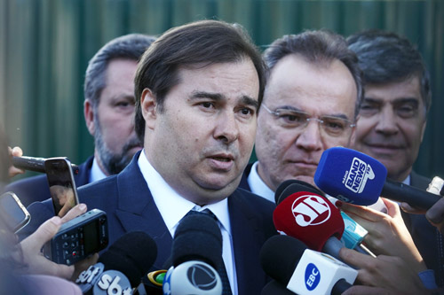 Para Maia, próxima terça é data-limite para decisão sobre estados e municípios