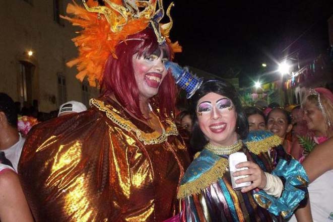 Romeu e Ama fazem a festa com o Bloco Agora Chore em Penedo