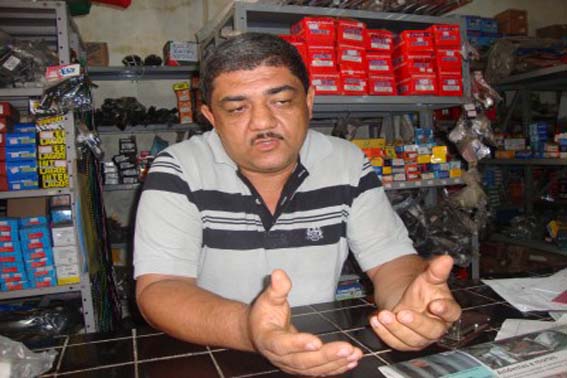 Após 8 meses, negociantes reerguem empreendimentos destruídos pelas enchentes
