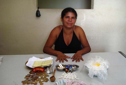 4ª Cia cumpre mandado e prende mulher acusada de tráfico em Atalaia