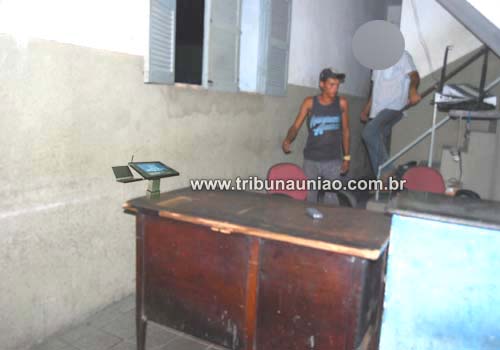 Pintor desempregado é flagrado furtando fios em obras de conjunto residencial