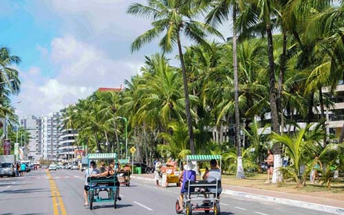 Com alta temporada, interdição da rua Fechada aos sábados é suspensa na Orla de Ponta Verde