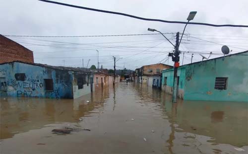 Rios transbordam em municípios de Alagoas e Semarh mantém cenário de alerta