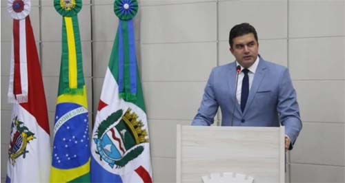 Falta de estacionamento na Ponta Verde impacta comércio e gera demissões, alerta Rui Palmeira