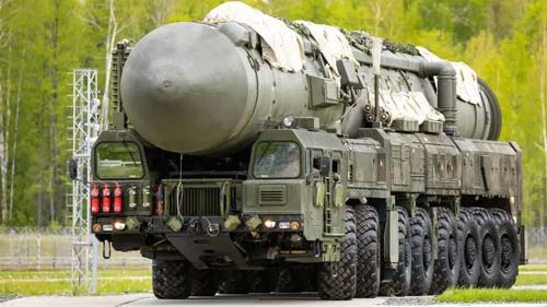 Ataque com míssil balístico expõe estratégia da Rússia de intimidação ao Ocidente