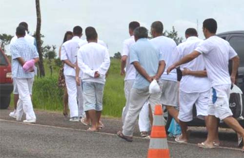 Projetos na Câmara dos Deputados querem acabar com 'saidões' de presos