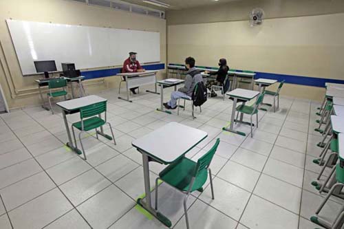 Em carta, educadores, estudantes e pesquisadores apontam risco de ‘apagão educacional’