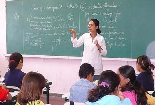 Escolas estaduais irão compensar dias parados aos sábados