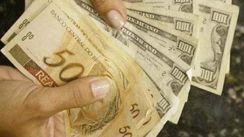 Novo coronavírus reduz renda de metade dos brasileiros, diz pesquisa