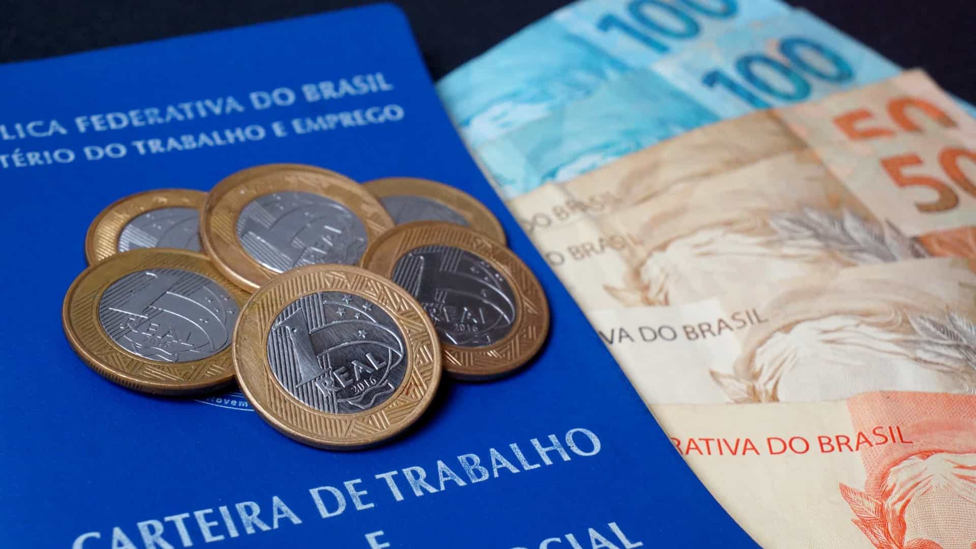 Reajuste salarial fica abaixo da inflação em agosto