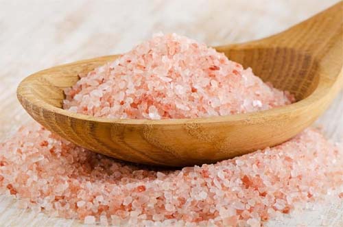 Febre na gastronomia, o sal rosa do Himalaia merece atenção na hora do consumo