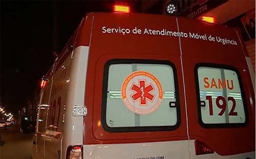 Homem á amarrado a arvore depois de agredir colega com um violão em Arapiraca