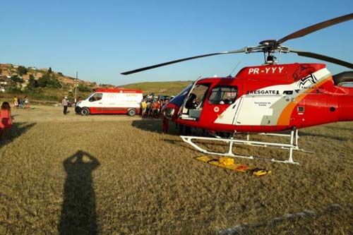 Em Jundiá, vítima de queda de moto é socorrida pela equipe aérea do Samu 