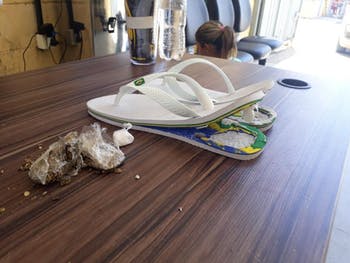 Mulheres são flagradas com maconha e cocaína na sandália em penitenciária de Maceió