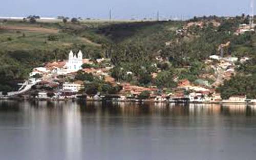 Homem é ameaçado de linchamento após ser flagrado com duas meninas de 11 e 14 anos