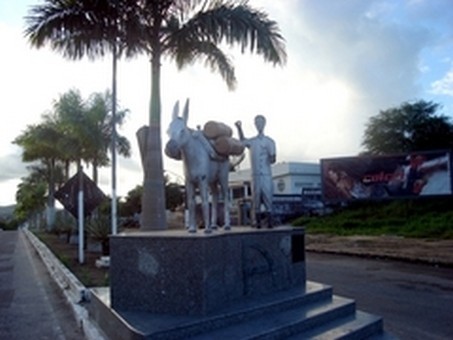 Assaltante leva R$ 26 mil de loja de motos em Santana do Ipanema