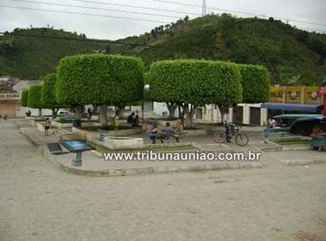 Ao perseguir assaltantes, PM de Santana do Mundaú encontra homem baleado e irmão se fazendo de morto em estrada vicinal