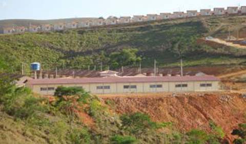 Cratera obriga governo a mudar escola da 'Reconstrução' de local