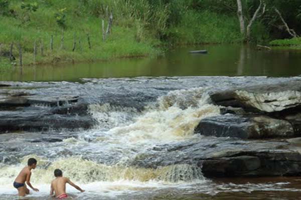 Menino de 4 anos morre afogado no 'Tanque do Ararão' em Santana do Mundaú