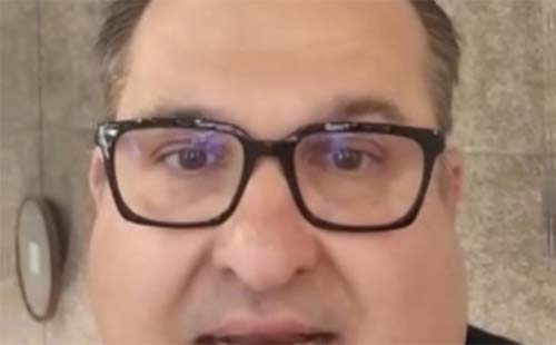 Santoro desmente fake news que Estado não pagaria 13º salário e acusa adversários