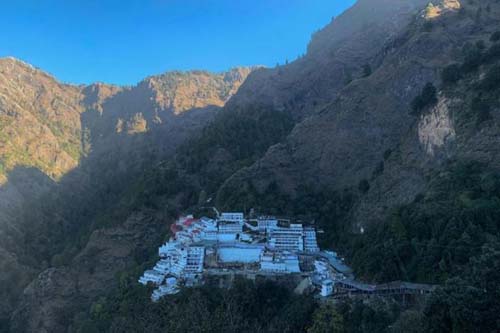 Tumulto em santuário na Índia deixa 12 mortos