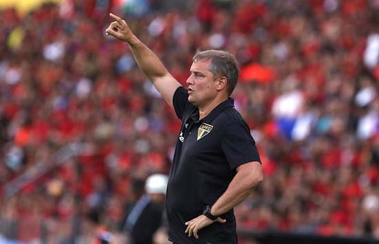 São Paulo poupou jogadores importantes e mostrou que tem elenco para ser campeão brasileiro