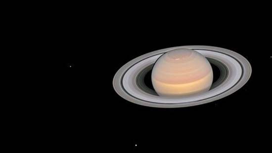 Fotografia de Saturno mostra lado intrigante do planeta