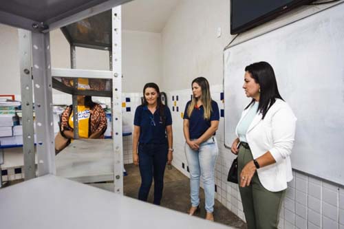 Roseane Vasconcelos visita escola afetada pelas chuvas em São Miguel dos Campos
