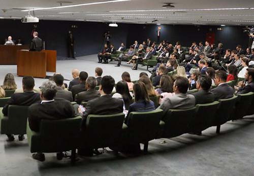 Após dois votos contra liberdade de Lula, julgamento na 2ª Turma do STF é adiado