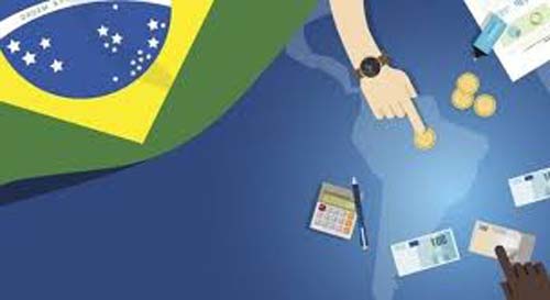 Efeito da Selic: consumidor já paga um smartphone a mais em financiamento de carro popular