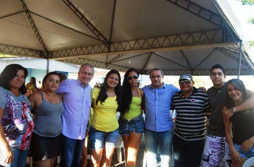 Funcionários da SEMED de União se confraternizam em chácara no interior do municipio