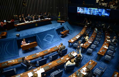 Senadores fecham acordo para votar 1º turno da Previdência em setembro