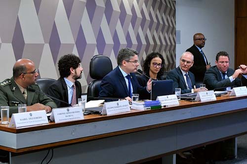 Senado prepara nova lei de porte e posse de armas para substituir decretos