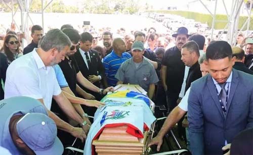 Benedito de Lira é Sepultado em Maceió com Presença de Familiares e Líderes Políticos