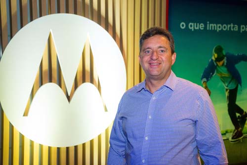 Com brasileiro no comando, Motorola registra lucro em todas as regiões do mundo pela primeira vez em uma década