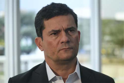 Moro assina filiação ao União Brasil e abre mão, 'neste momento', da pré-candidatura à Presidência da República