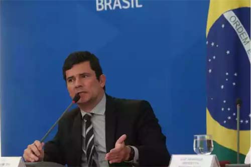 Moro fala em demissão após Bolsonaro anunciar troca na direção da PF