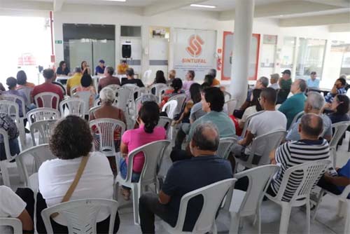 Servidores da Ufal aderem à greve nacional dos Técnicos Administrativos em Educação